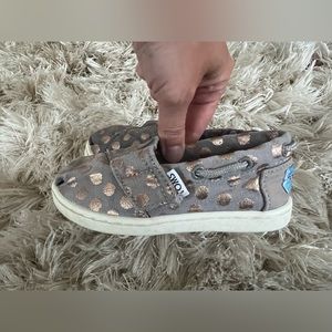 Toms slip on canvas shoe